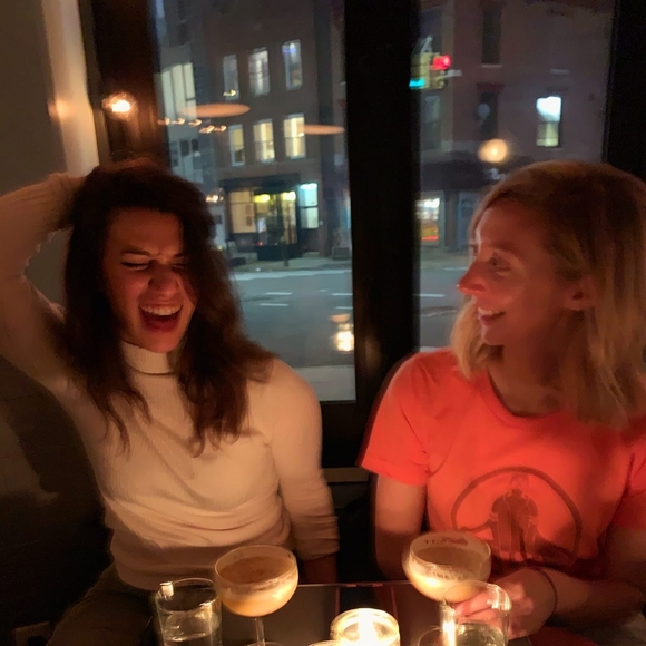 Meet your Posher, Ariana - Picture 1 of 1